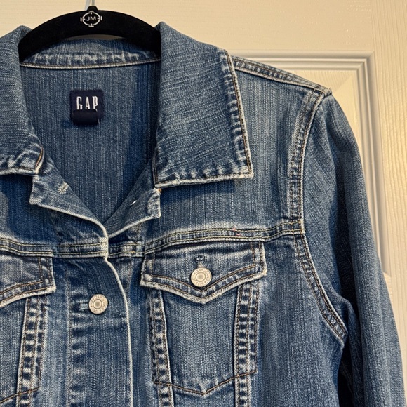 GAP Women's Classic Denim Jacket - Indigo Vintage - Picture 2 of 9